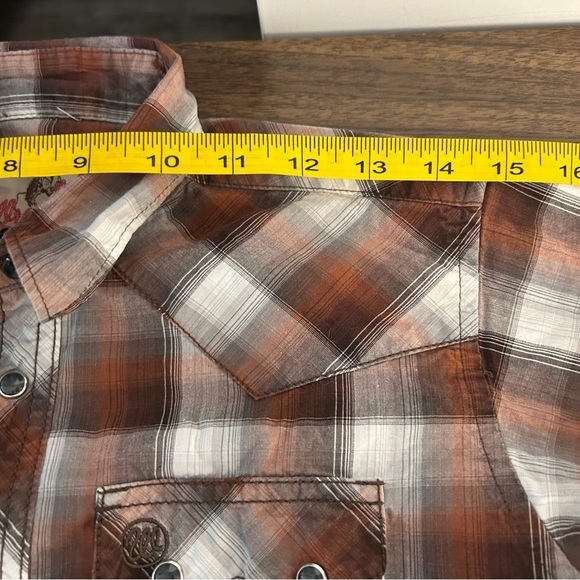 ❤️ Wrangler Kids Plaid Button-Down Shirt in Brown and White Youth (10-12) - Picture 6 of 10